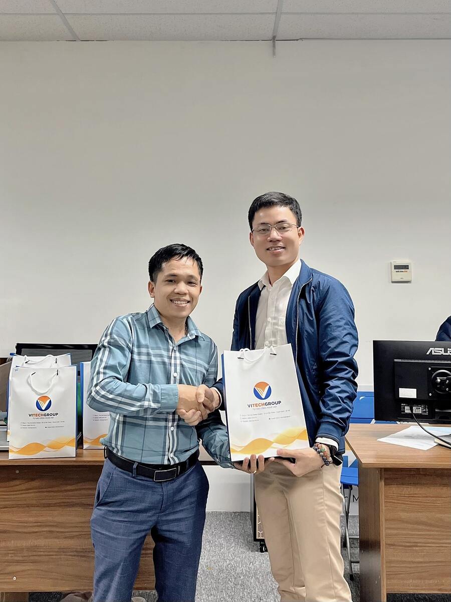 Phần mềm MKT tổ chức tiệc sinh nhật cho các thành viên tháng 12 2 tiệc sinh nhật tháng 12