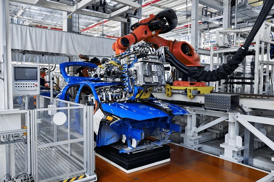 BMW đang sử dụng công nghệ 5G để cải thiện hoạt động cho nhà máy và an toàn cho công nhân