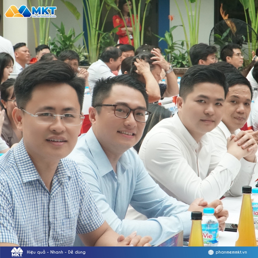 Đại diện phía Công ty CP Giải pháp MKT tham dự lễ ký kết