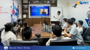 Chuyên gia Vũ Hoàng Nam chia sẻ tại sự kiện Ứng dụng AI xây chuỗi Fanpage bán hàng đỉnh cao