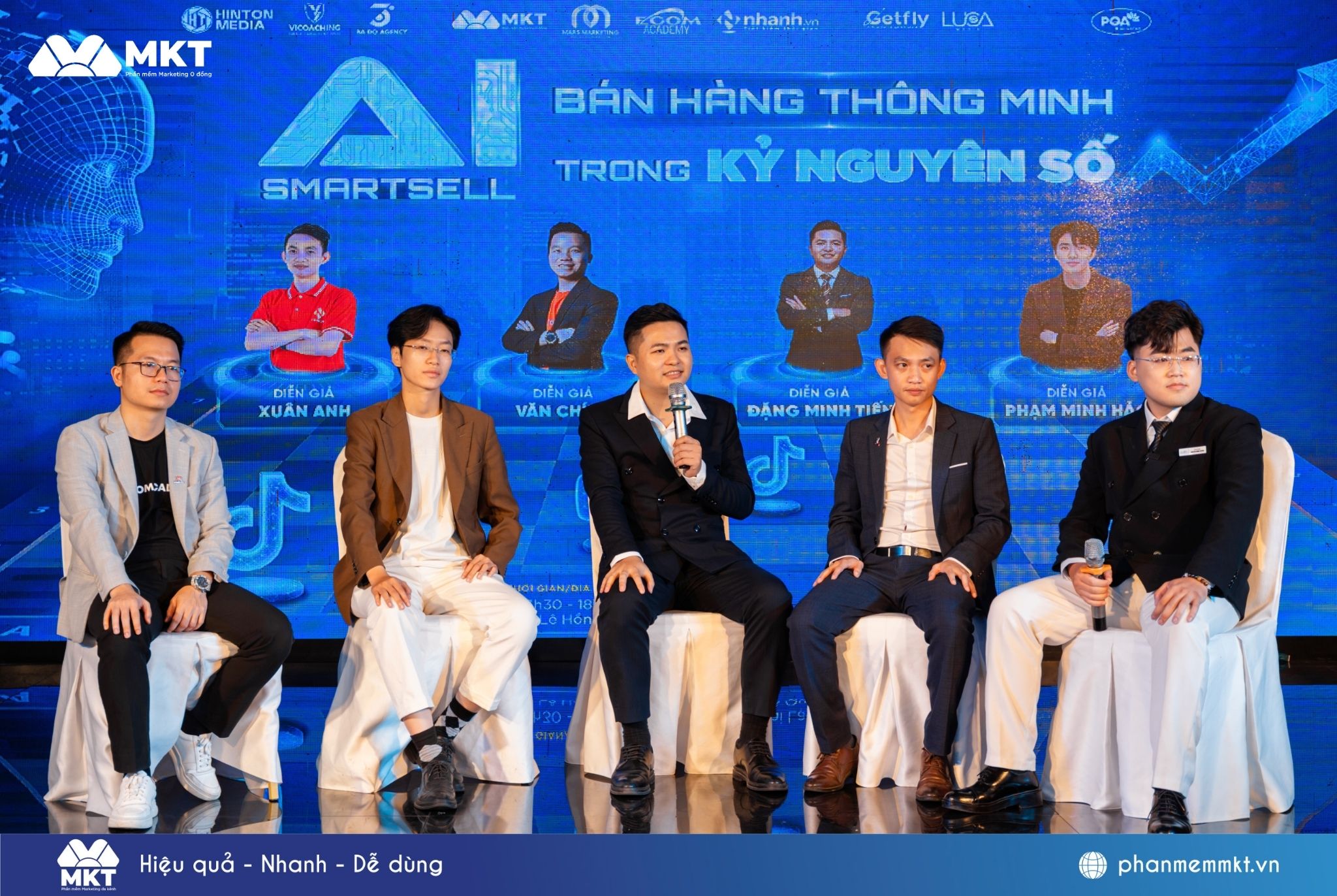 Chuyên gia Đặng Minh Tiến giao lưu với khách mời trong phần Q&A