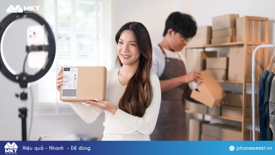 Thất nghiệp làm gì để kiếm tiền: Livestream bán hàng thuê