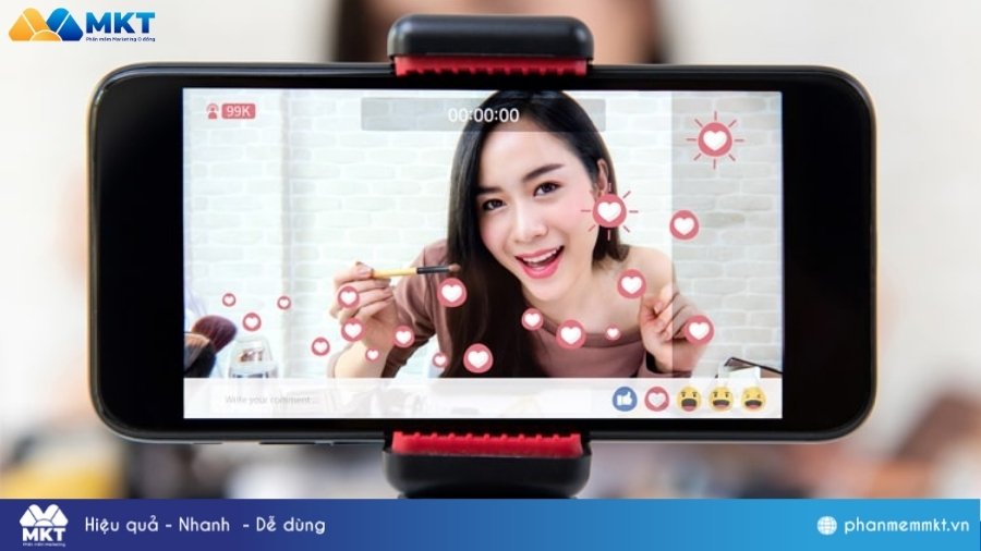 Chủ động tương tác với người xem Cách livestream bán hàng trên Facebook